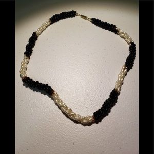 Vintage 1980s freshwater pearl and onyx beaded necklace 19 inches long